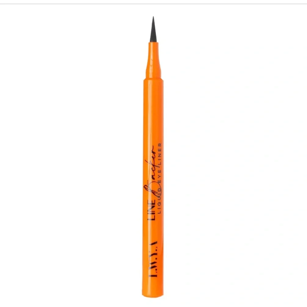 L.W.Y.A Linebacker Liquid Eyeliner in‎ Black
